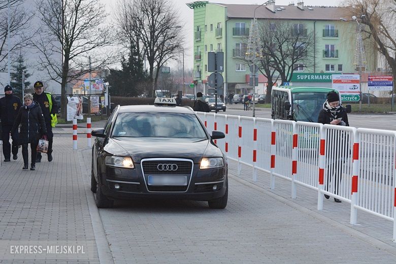 Podwójny przystanek przy dworcu autobusowym