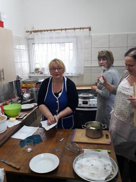 Wspólne pieczenie pączków Juszczynie