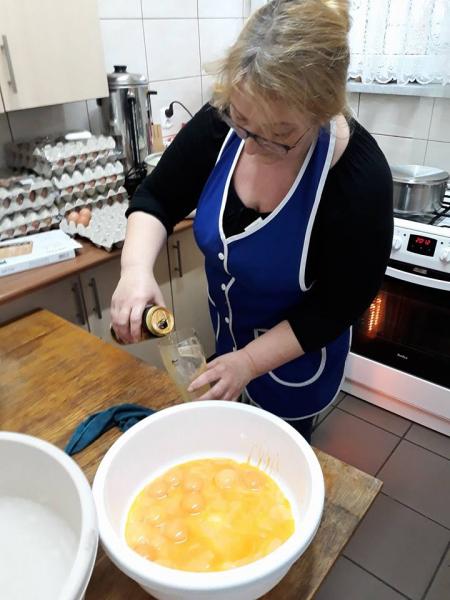 Wspólne pieczenie pączków Juszczynie