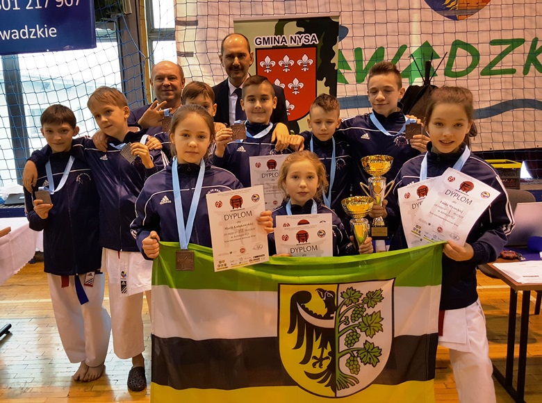 Występ średzkich karateków na turnieju w Zawadzkiem