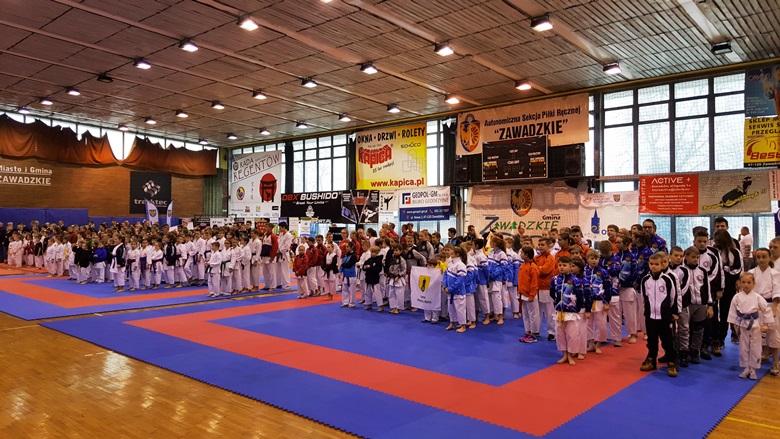 Występ średzkich karateków na turnieju w Zawadzkiem