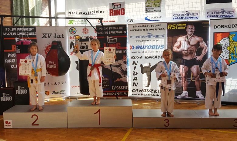 Występ średzkich karateków na turnieju w Zawadzkiem