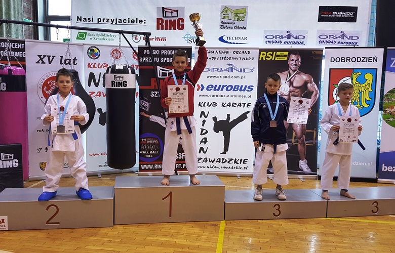Występ średzkich karateków na turnieju w Zawadzkiem
