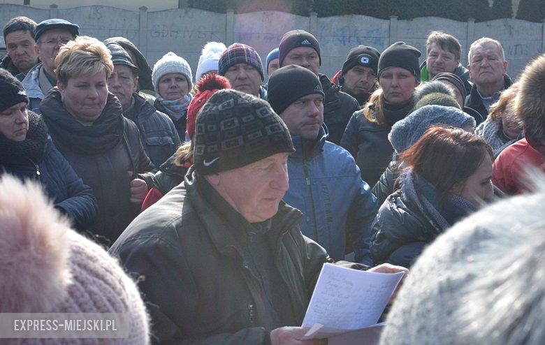 Spotkanie pracowników UM z handlującymi na targowisku