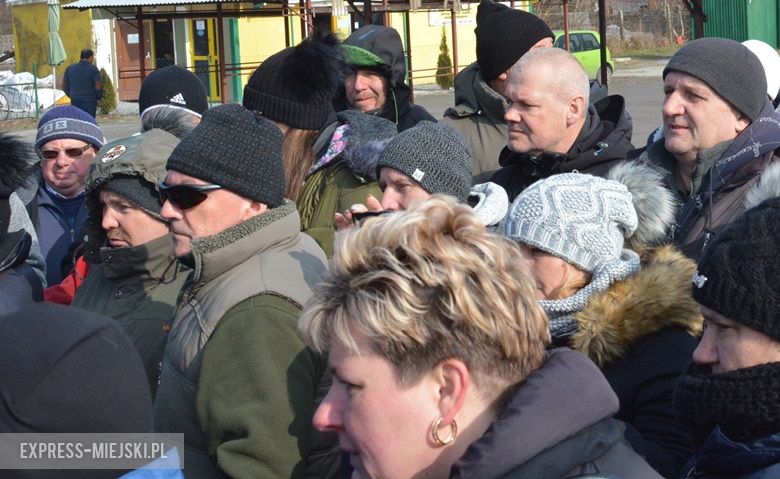 Spotkanie pracowników UM z handlującymi na targowisku