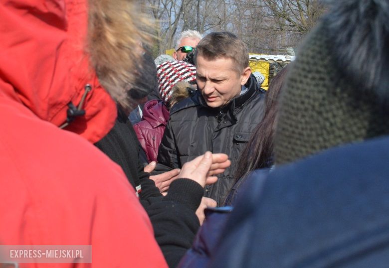 Spotkanie pracowników UM z handlującymi na targowisku