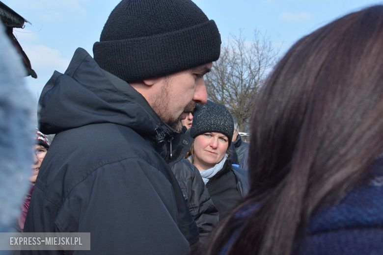 Spotkanie pracowników UM z handlującymi na targowisku