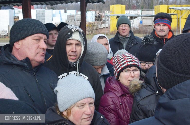 Spotkanie pracowników UM z handlującymi na targowisku