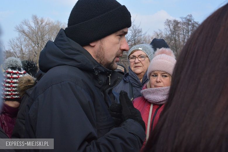 Spotkanie pracowników UM z handlującymi na targowisku