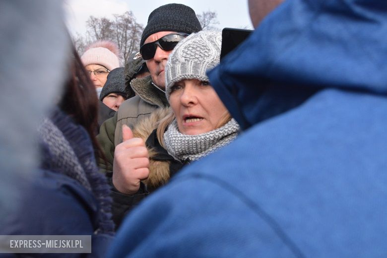 Spotkanie pracowników UM z handlującymi na targowisku