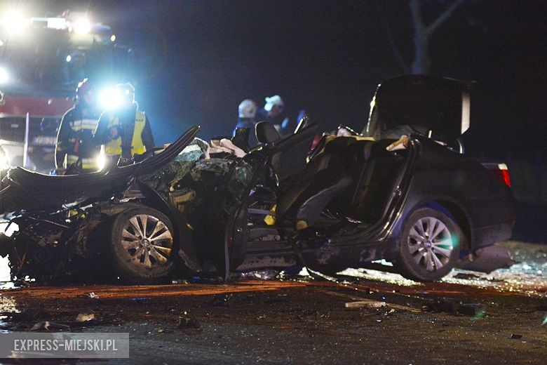 Na DK 94 zginęły trzy osoby w wypadku samochodowym