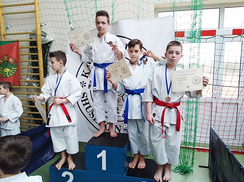 Średzcy karatecy zdobyli ponad 20 medali na weekendowym turnieju