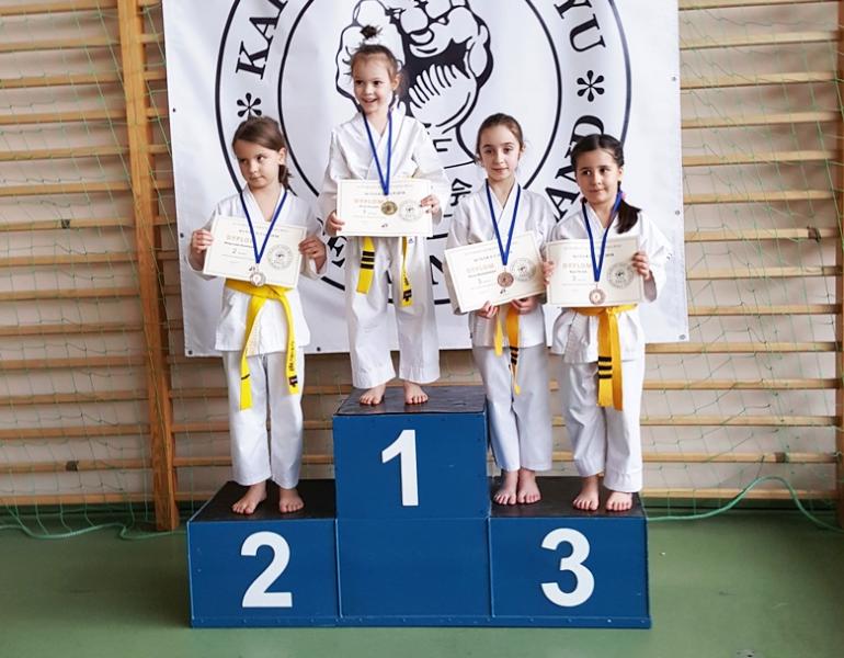 Średzcy karatecy zdobyli ponad 20 medali na weekendowym turnieju