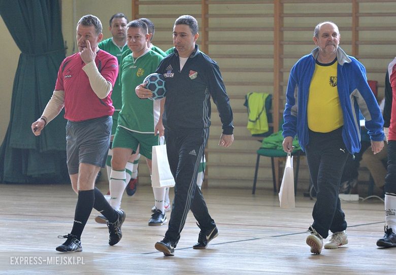 Rozgrywki radnych na hali sportowej w Środzie Śląskiej