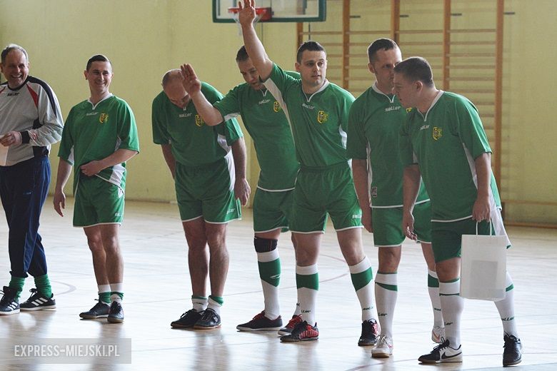 Rozgrywki radnych na hali sportowej w Środzie Śląskiej