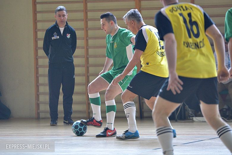 Rozgrywki radnych na hali sportowej w Środzie Śląskiej