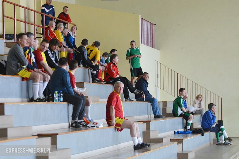 Rozgrywki radnych na hali sportowej w Środzie Śląskiej
