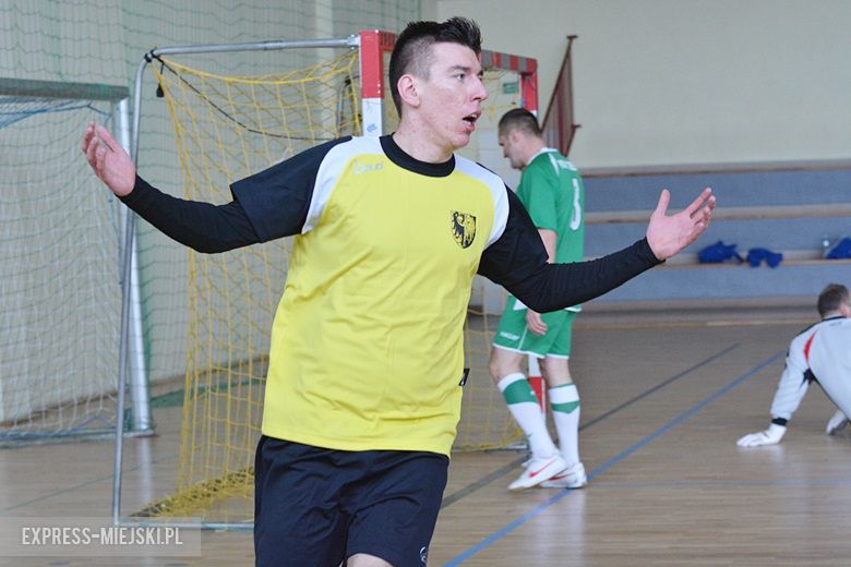 Rozgrywki radnych na hali sportowej w Środzie Śląskiej