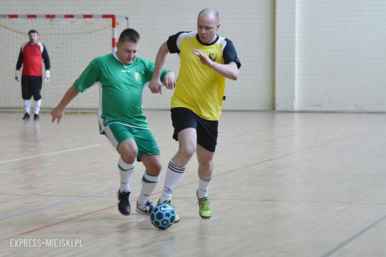 Rozgrywki radnych na hali sportowej w Środzie Śląskiej