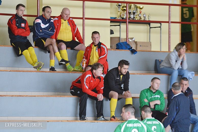 Rozgrywki radnych na hali sportowej w Środzie Śląskiej