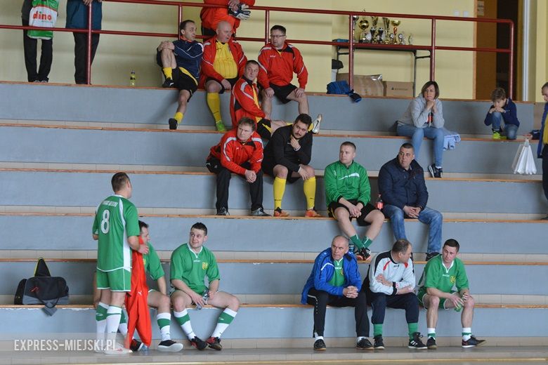 Rozgrywki radnych na hali sportowej w Środzie Śląskiej