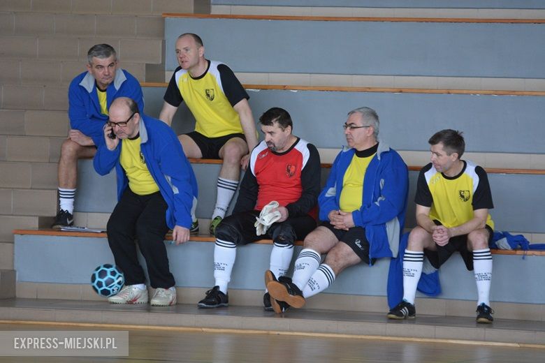 Rozgrywki radnych na hali sportowej w Środzie Śląskiej