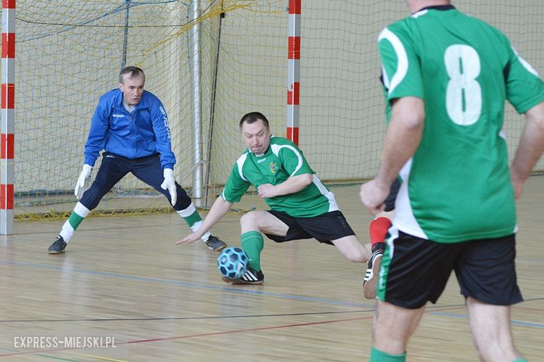 Rozgrywki radnych na hali sportowej w Środzie Śląskiej