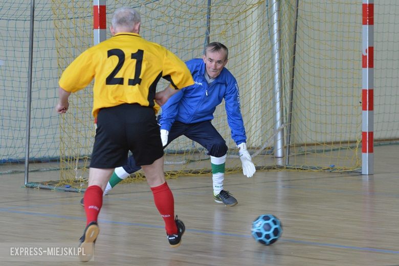 Rozgrywki radnych na hali sportowej w Środzie Śląskiej