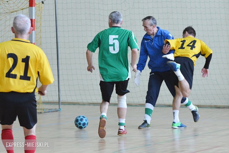 Rozgrywki radnych na hali sportowej w Środzie Śląskiej