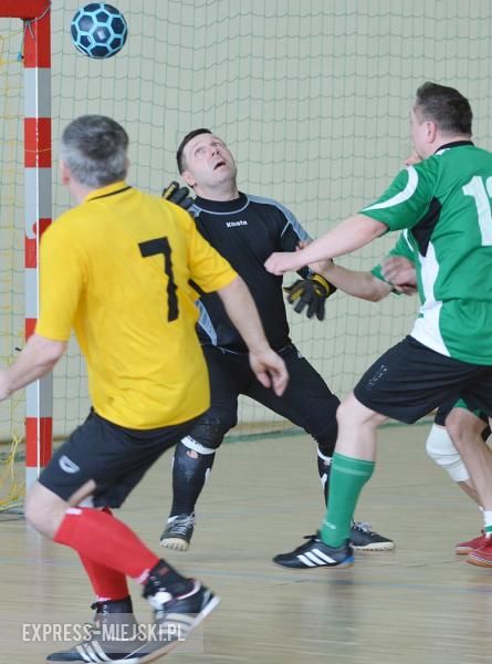 Rozgrywki radnych na hali sportowej w Środzie Śląskiej