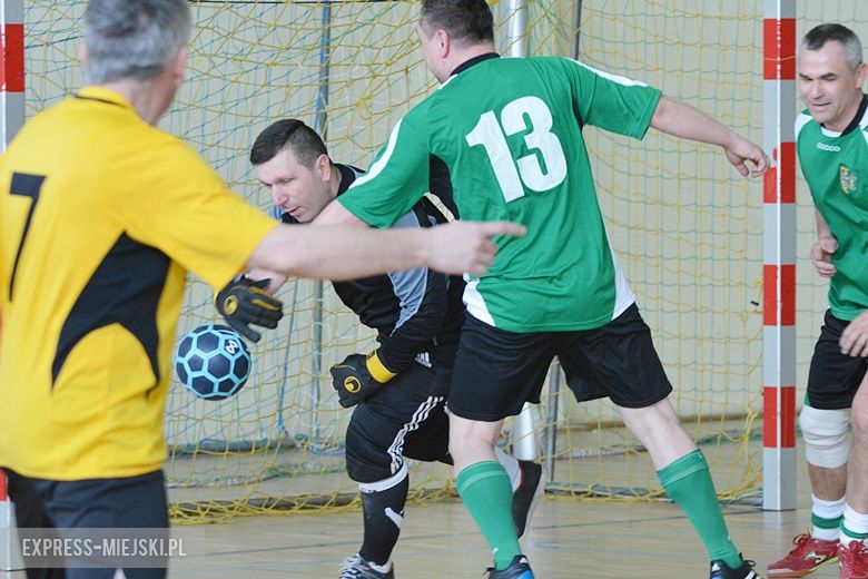 Rozgrywki radnych na hali sportowej w Środzie Śląskiej