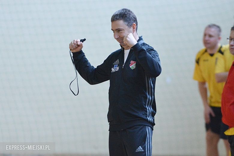 Rozgrywki radnych na hali sportowej w Środzie Śląskiej