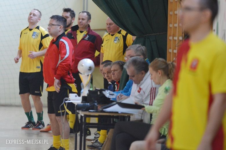 Rozgrywki radnych na hali sportowej w Środzie Śląskiej