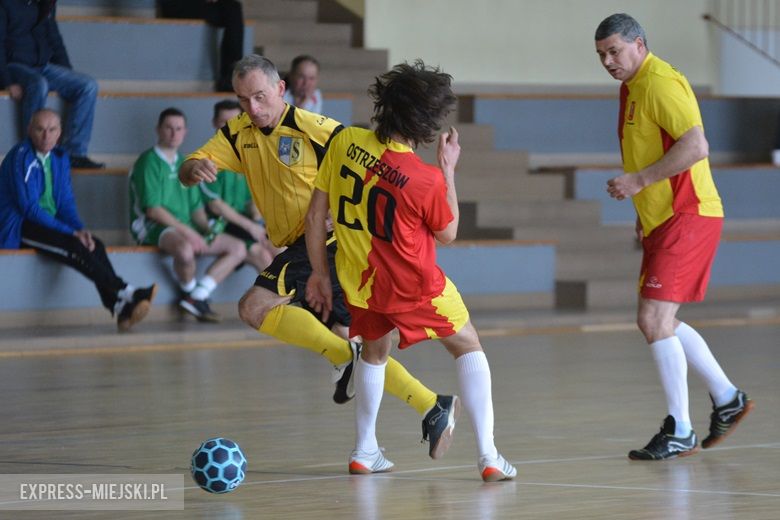 Rozgrywki radnych na hali sportowej w Środzie Śląskiej