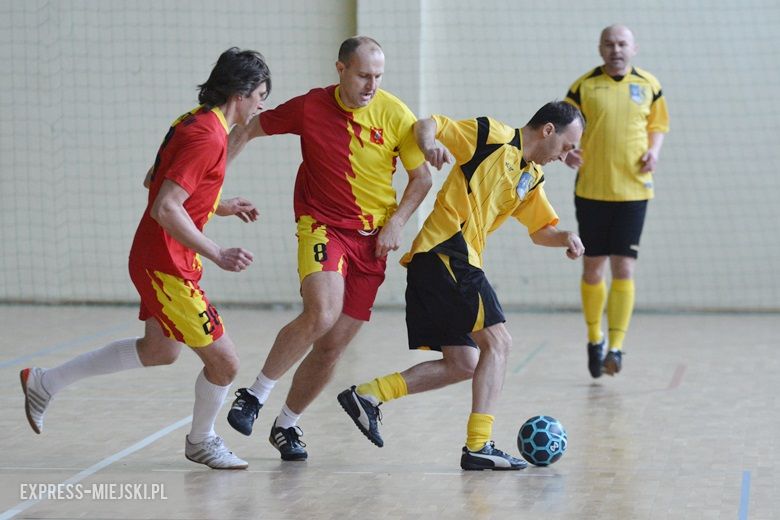 Rozgrywki radnych na hali sportowej w Środzie Śląskiej