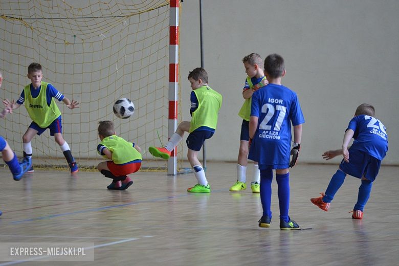 Turniej piłkarski dla młodych sportowców