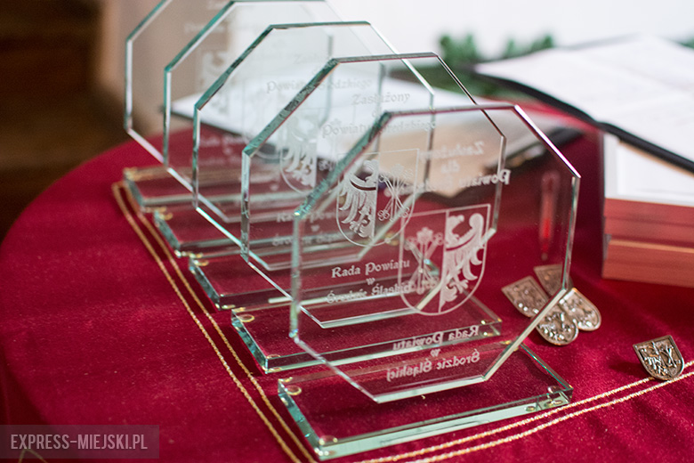 Uroczyste nadanie tytułu Zasłużony dla Powiatu Średzkiego