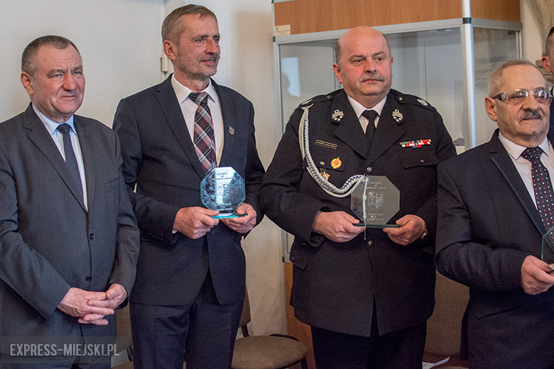 Uroczyste nadanie tytułu Zasłużony dla Powiatu Średzkiego