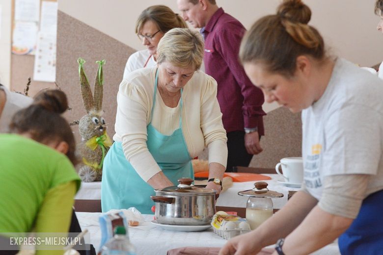 Uczestnicy konkursu musieli ugotować żurek