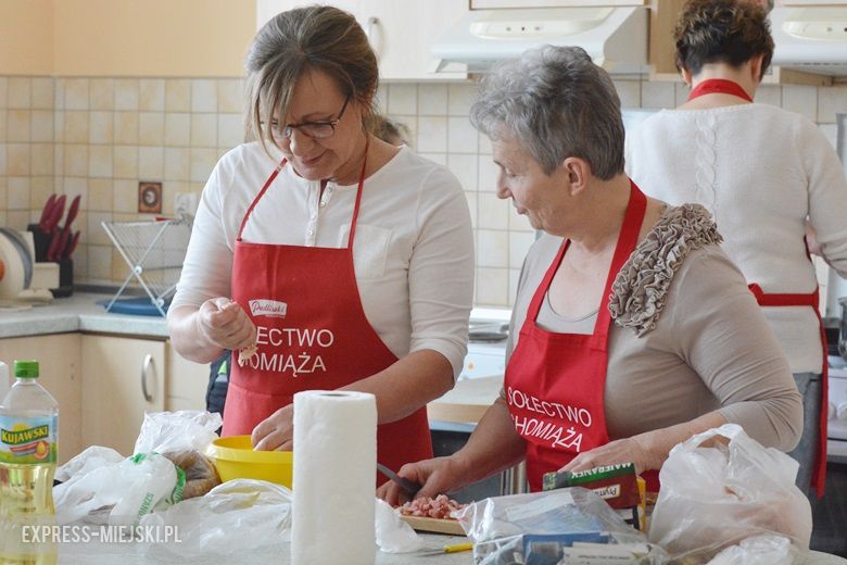 Uczestnicy konkursu musieli ugotować żurek
