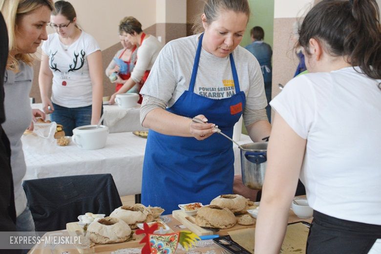 Uczestnicy konkursu musieli ugotować żurek