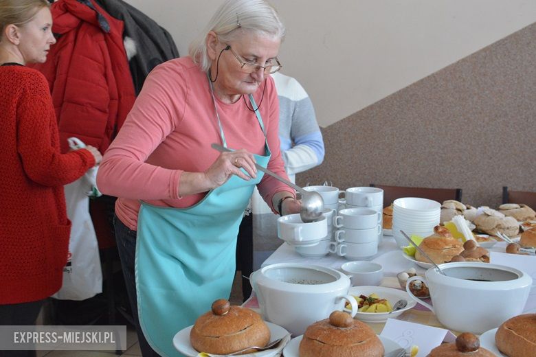 Uczestnicy konkursu musieli ugotować żurek