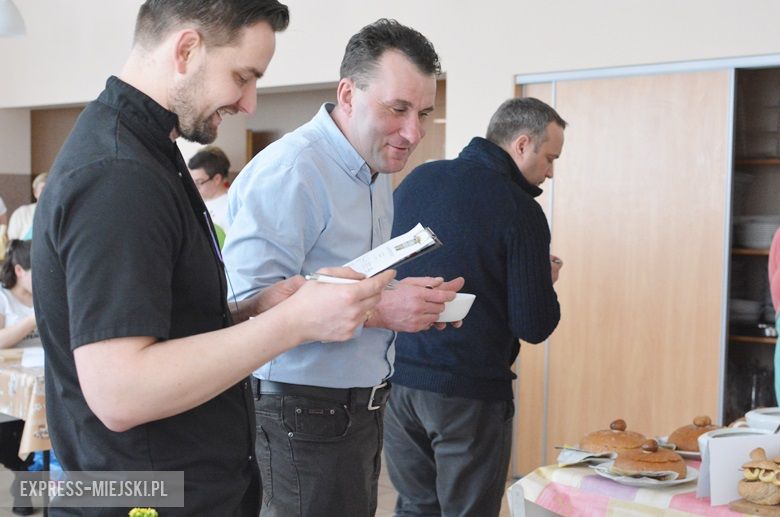 Uczestnicy konkursu musieli ugotować żurek