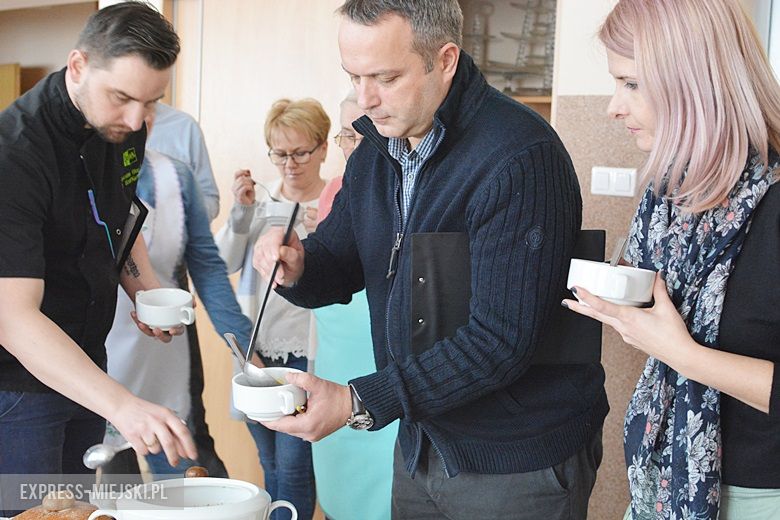 Uczestnicy konkursu musieli ugotować żurek