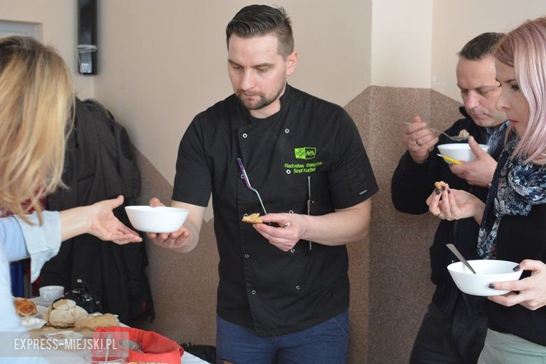 Uczestnicy konkursu musieli ugotować żurek