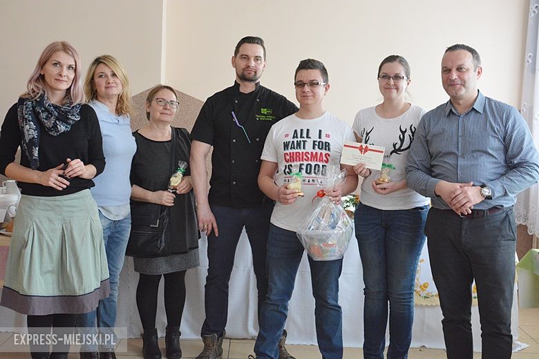 Uczestnicy konkursu musieli ugotować żurek