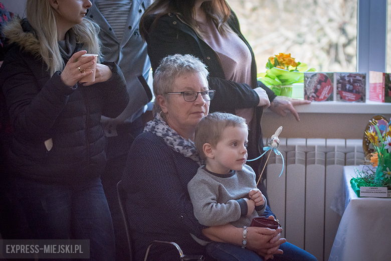Kolorowo i świątecznie w ośrodku kultury w Kostomłotach
