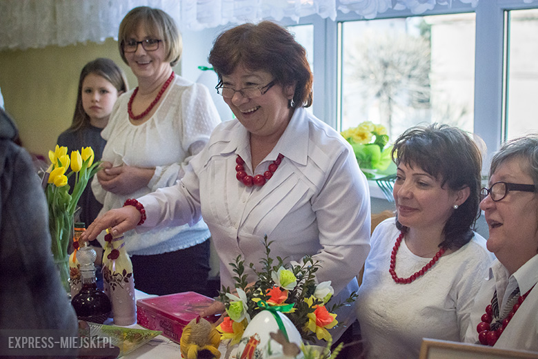 Kolorowo i świątecznie w ośrodku kultury w Kostomłotach
