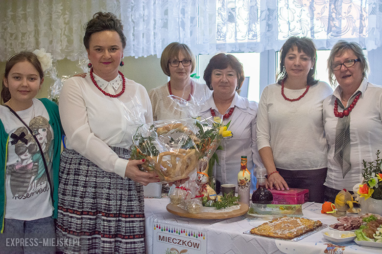 Kolorowo i świątecznie w ośrodku kultury w Kostomłotach