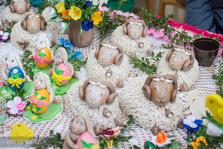 Kolorowo i świątecznie w ośrodku kultury w Kostomłotach